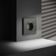 Розетка встраиваемая Voltum S70 с заземлением и защитными шторками, 16А, с USB, A+A, (титан) VLS040406 4