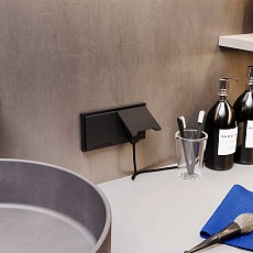 Розетка встраиваемая Voltum S70 с заземлением, защитными шторками и крышкой 16А, (черный матовый) VLS040308 4