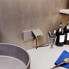 Розетка встраиваемая Voltum S70 с заземлением, защитными шторками и крышкой 16А, (шелк) VLS040304 1